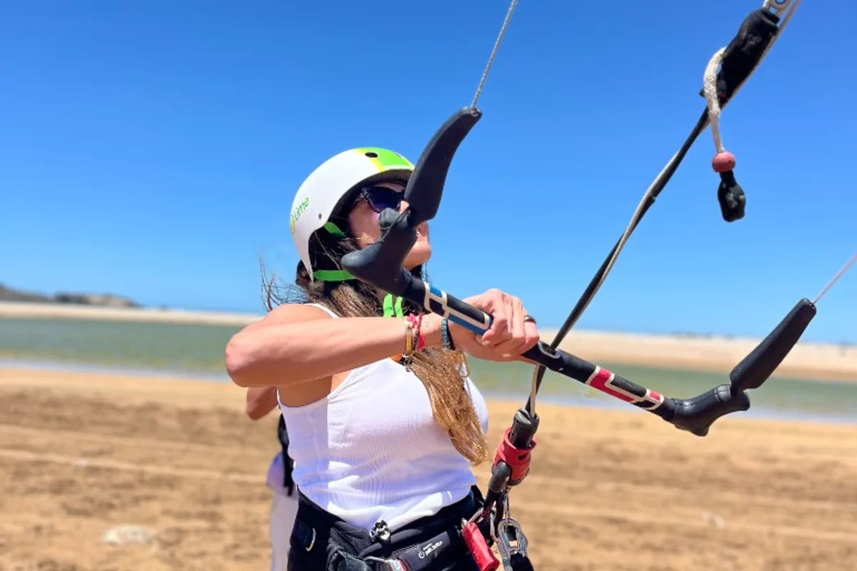 Groupe en camp de kitesurf 4 jours Essaouira, bodydrag en baie l’après-midi