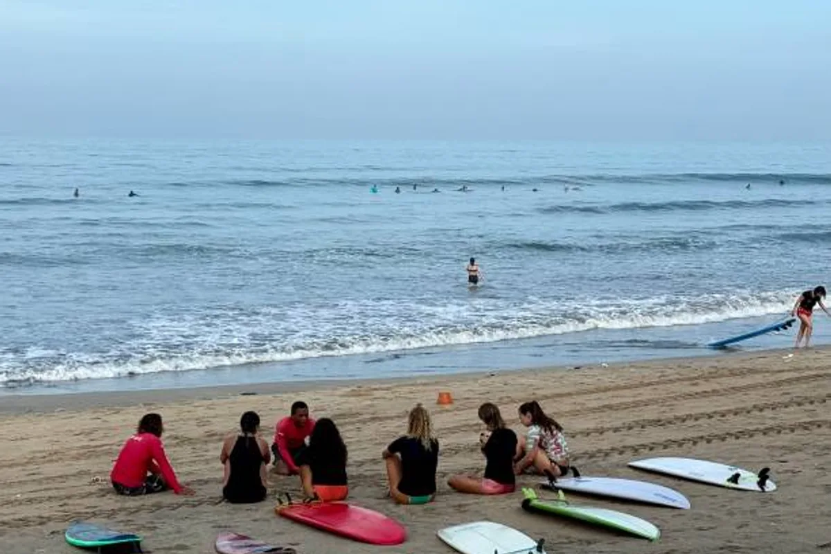 5 days surf camp Essaouira — group surf lesson briefing on the Atlantic beach